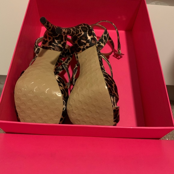 Betsey Johnson Leopard Heels - Picture 5 of 5